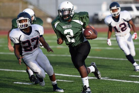 8th grade running back Rodney Lee picks up yards for the Warriors.