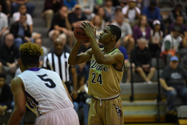 Senior Halil Parks at the line. ( Thanks Mr.Blair !)