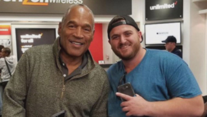 OJ Simpson Out on Parole and Living the Life