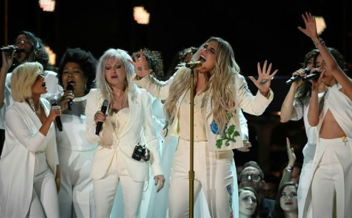 Grammy Goers Use A White Rose As A Symbol of Unity