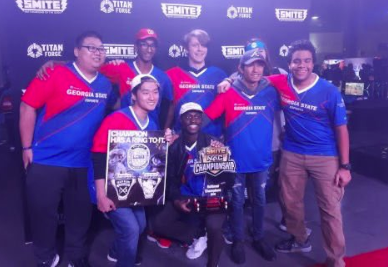 Here is Georgia State University's Esports team winning awards.